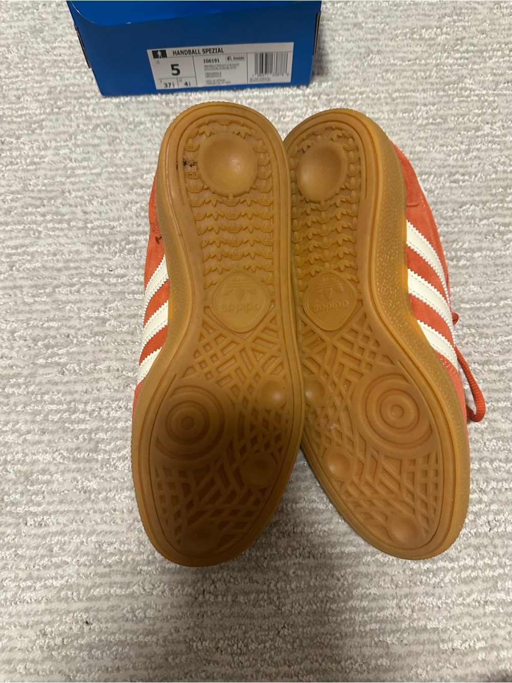 NIB Adidas spezial in preloved red women’s size 6 - Picture 9 of 9